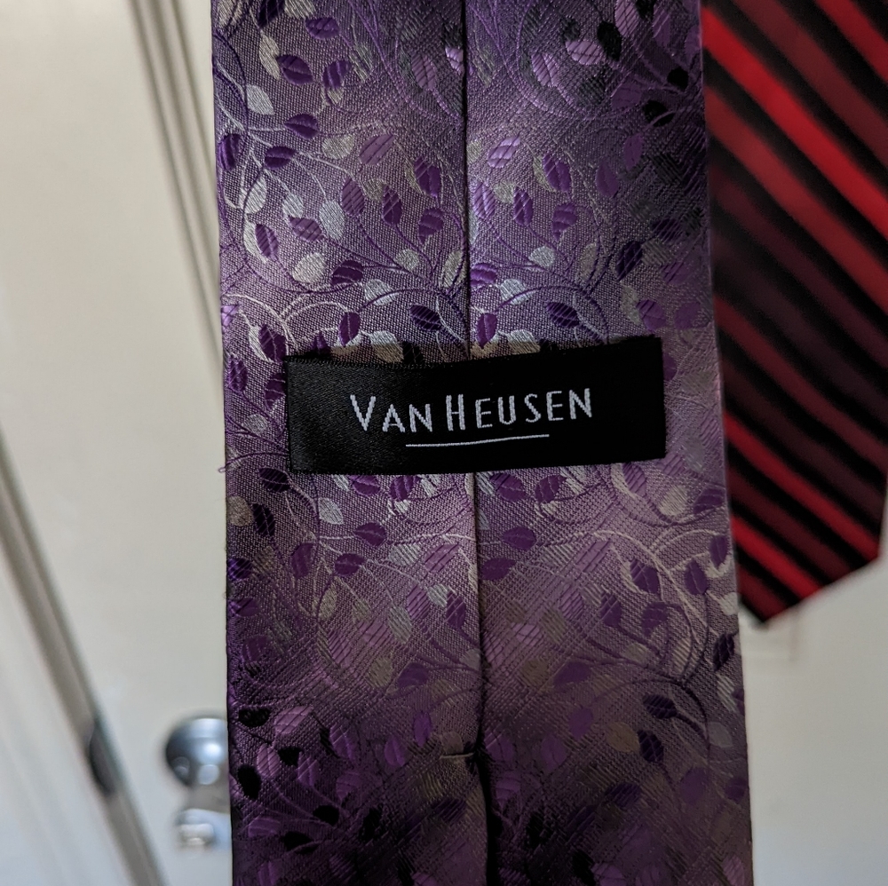 ties - Picture 2 of 4
